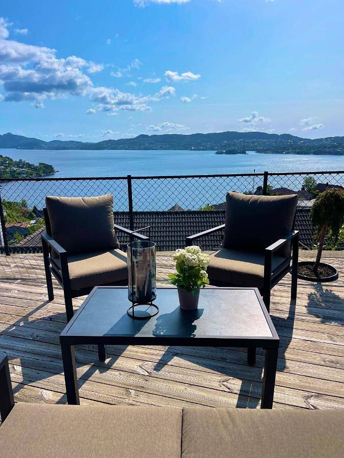 Ferienwohnung für 4 Personen, mit Terrasse und Ausblick in Bergen