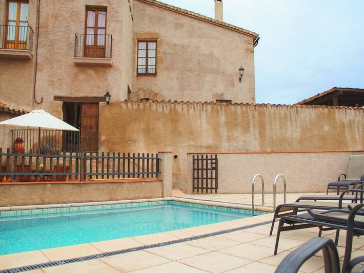 Cabaña para 14 personas, con jardín y piscina en Cataluña
