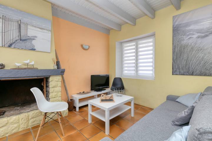 Holiday Home 'Seabird' with Private Terrace, Private Garden and Wi-Fi in Camoël, Côte des Mégalithes