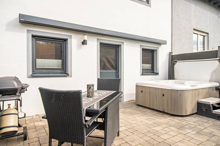 Apartamento entero, Eifel Dream Kalkmulde con jacuzzi exterior privado y sauna in Fleringen, Naturpark Hohes Venn-Eifel