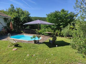 Location de vacances pour 6 personnes, avec piscine ainsi que jardin et vue à Montcuq