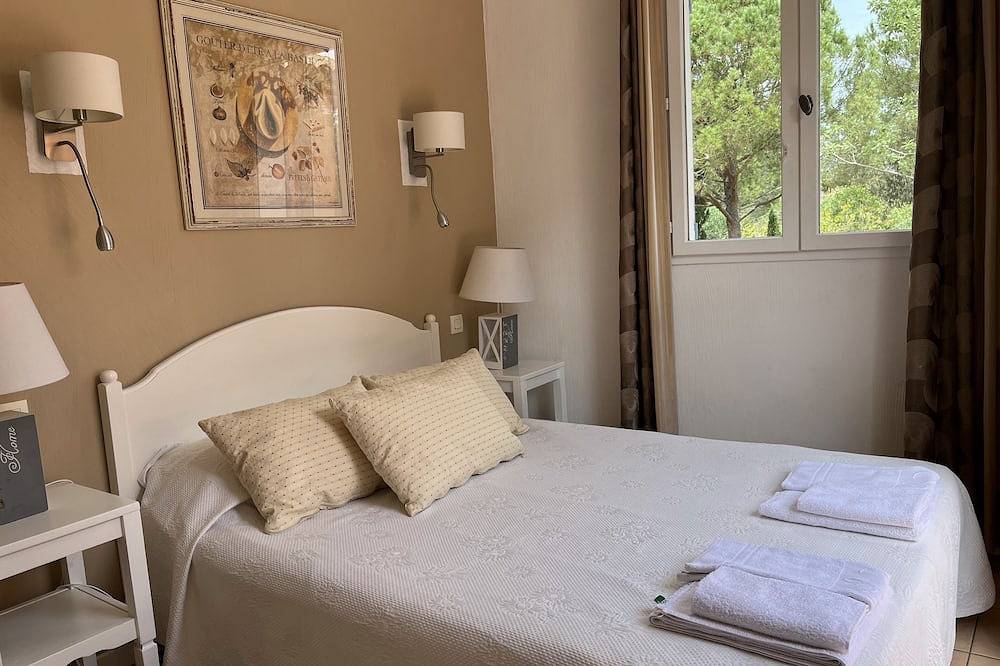 Villa, confort, classée 2*Tourisme, avec loggia, terrasse, piscine, climatisatio in Grimaud, Côte méditerranéenne (France)