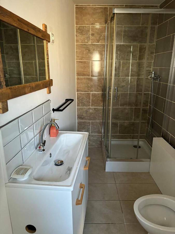 Appartement entier, Maison f2 avec cour privative in Montceau-les-Mines, Région de Chalon-sur-Saône