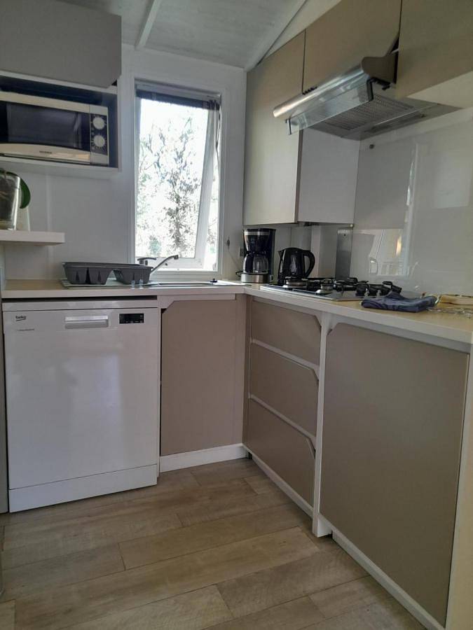 Camping pour 6 personnes, avec terrasse et piscine, animaux acceptés à Parentis-en-Born - 4