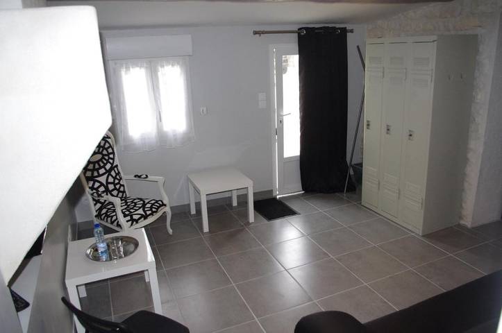 Chambre d’hôte pour 2 personnes, avec vue ainsi que jardin et piscine à Saintes - 4