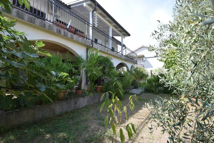 Appartement entier, Garçonniere avec la terrasse Vantacici, Krk As-20416-a in Vantačići, Krk