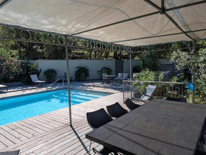 Location de vacances pour 10 personnes, avec terrasse et piscine ainsi que vue et jardin, animaux acceptés à Saint-Brès - 3