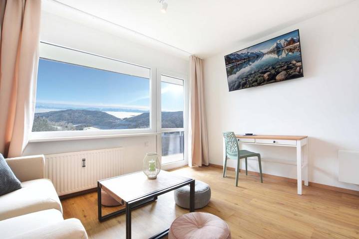 Ferienwohnung für 6 Personen, mit Pool und Sauna sowie Ausblick und Balkon