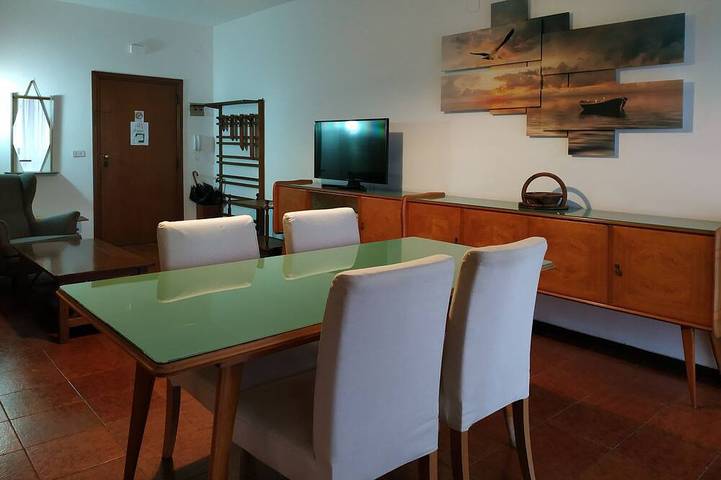 Apartamento de vacaciones para 4 personas, con jardín además de balcón y jacuzzi - 1