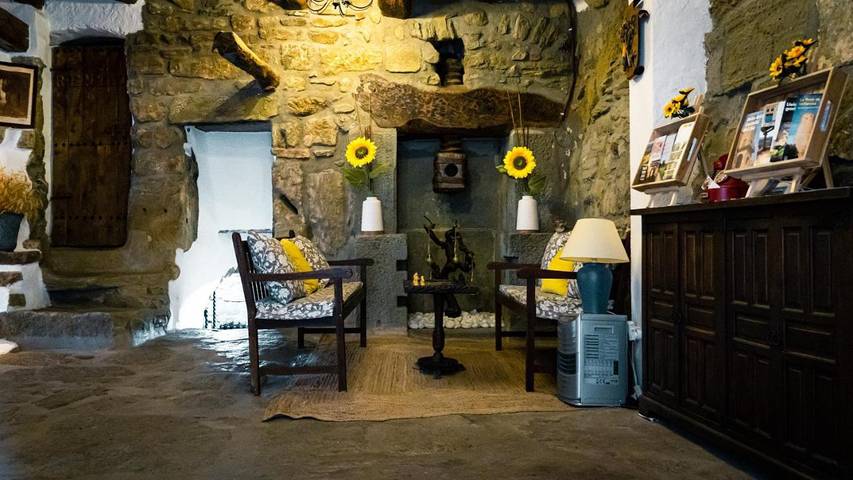 Casa rural para 12 personas, con jardín y piscina, Se admiten mascotas en Segarra