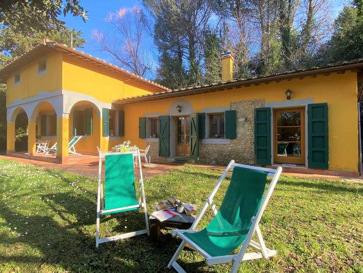 Ferienhaus für 4 Personen, mit Terrasse und Garten sowie Ausblick in Montescudaio