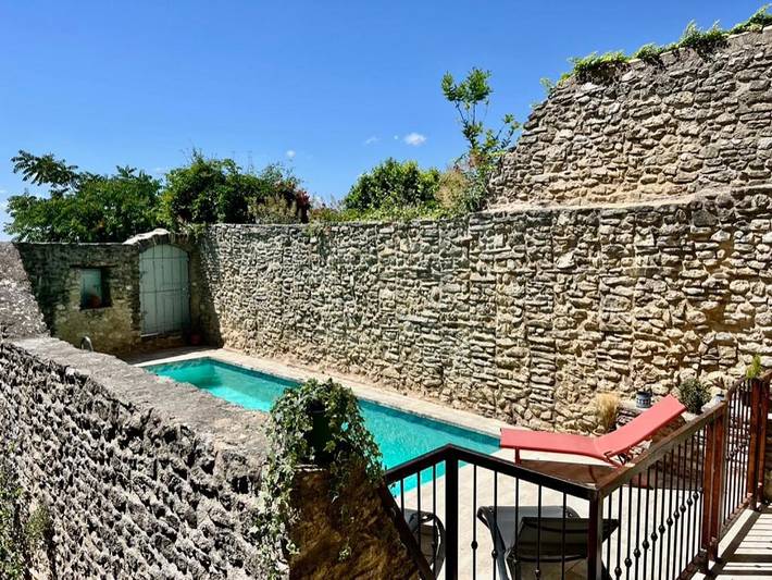 Gîte pour 2 personnes, avec vue ainsi que piscine et jardin à Lagnes - 3