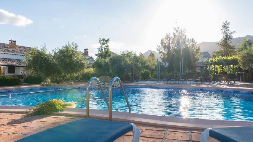 Apartamento para 6 personas, con terraza además de piscina y jardín, Se admiten mascotas en Pozo Alcón