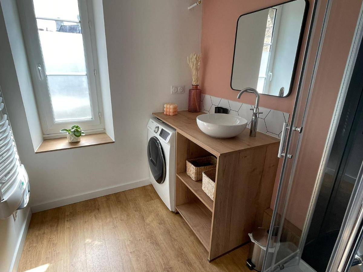 Appartement entier, One-Bedroom Apartment in Valognes, Côte de la Déroute