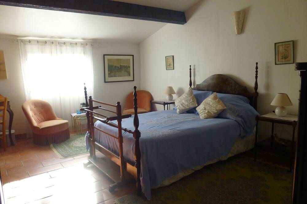 Dans cadre provençal enchanteur maison de charme entièrement climatisée au calme in Roquemaure, Région de Nîmes