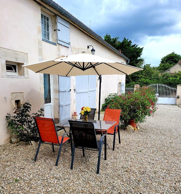 Gîte pour 4 personnes, avec jardin et terrasse dans Charbuy