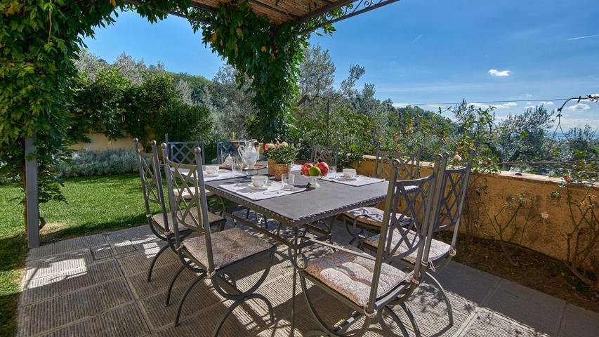 Villa pour 4 personnes, avec piscine ainsi que jardin et terrasse, animaux acceptés à Vinci - 4