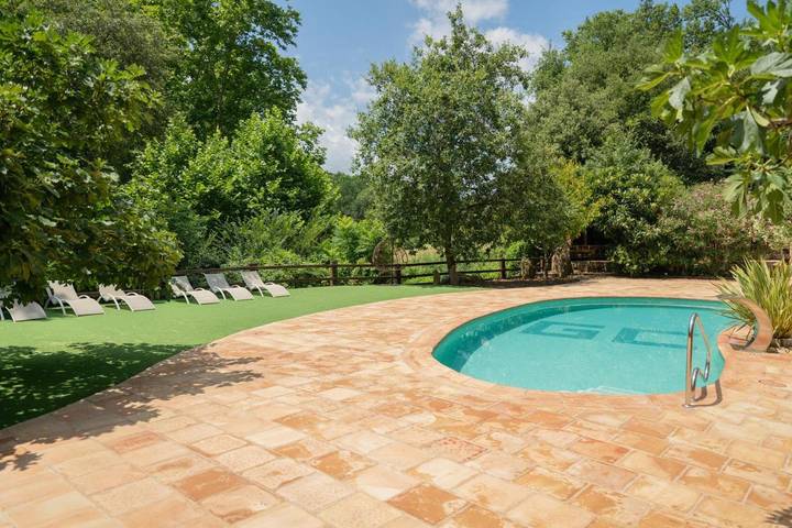 Casa rural para 10 personas, con vistas además de piscina y jardín, Familias con niños en Aiguaviva