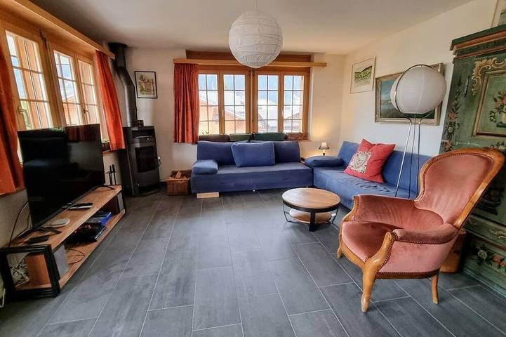 Room with extra-large double-bed, cable Tv, private bathroom, organic breakfast, in Lauenen b. Gstaad, Lauenen