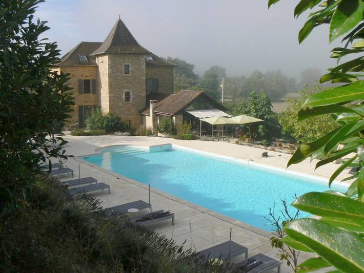 Hôtel pour 2 personnes, avec jardin ainsi que piscine et sauna à Naussac