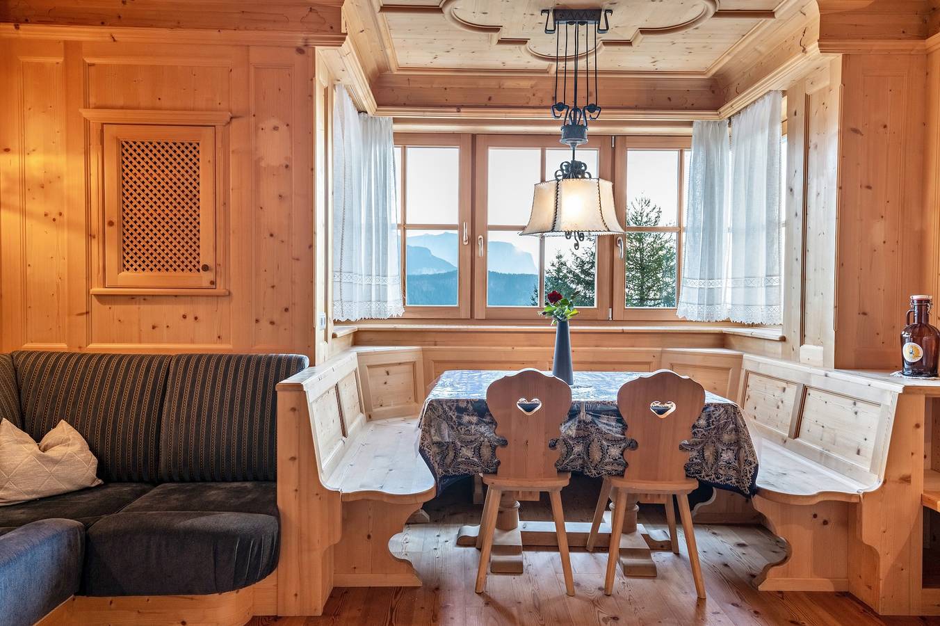 Entire apartment, Apartment 'Funtnatsch' with Mountain View, Private Terrace and Wi-Fi in Sankt Peter Tal, Lajen