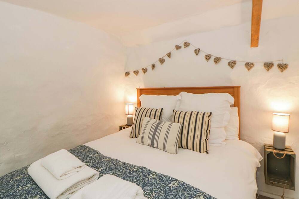 Fern Cottage, pet friendly, character holiday cottage in Aberporth in Aberporth, Cardigan Bay