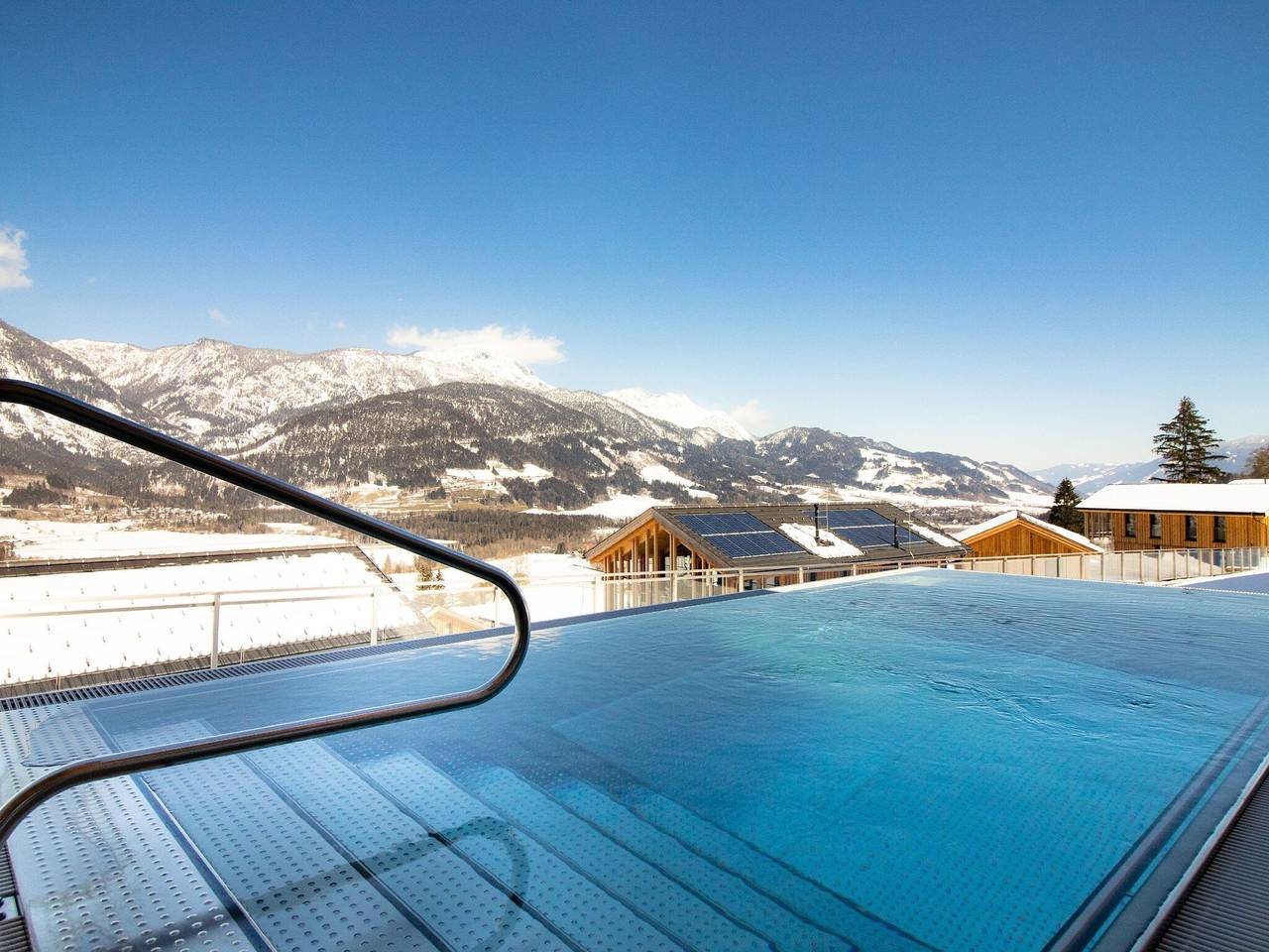 Chalet mit warmem Pool auf der Terrasse in Haus, Schladming-Dachstein