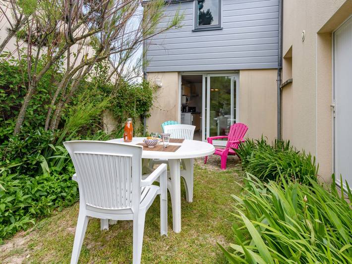 Location de vacances pour 2 personnes, avec terrasse et jardin à Surville - 2