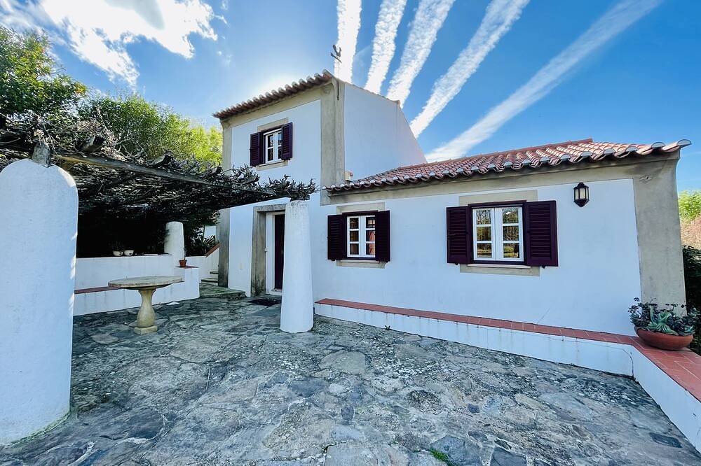 Amazing view to the Castle! Beautiful renewed country house. 5m walk to village. in Santiago Maior, Parque Natural da Serra de São Mamede