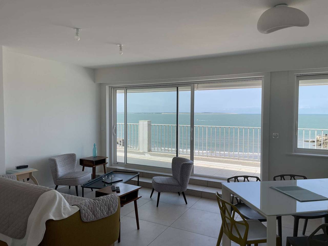 Appartement entier, Superbe appart à 10m de la plage, 2 terrasses, 3 chambres, vue océan in Royan, Côte de Beauté