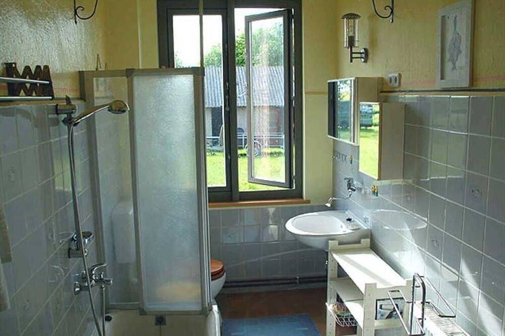 Entire apartment, Vacation apartment Gänseblümchen - I know a house by the forest... in Malchin, Kummerower See