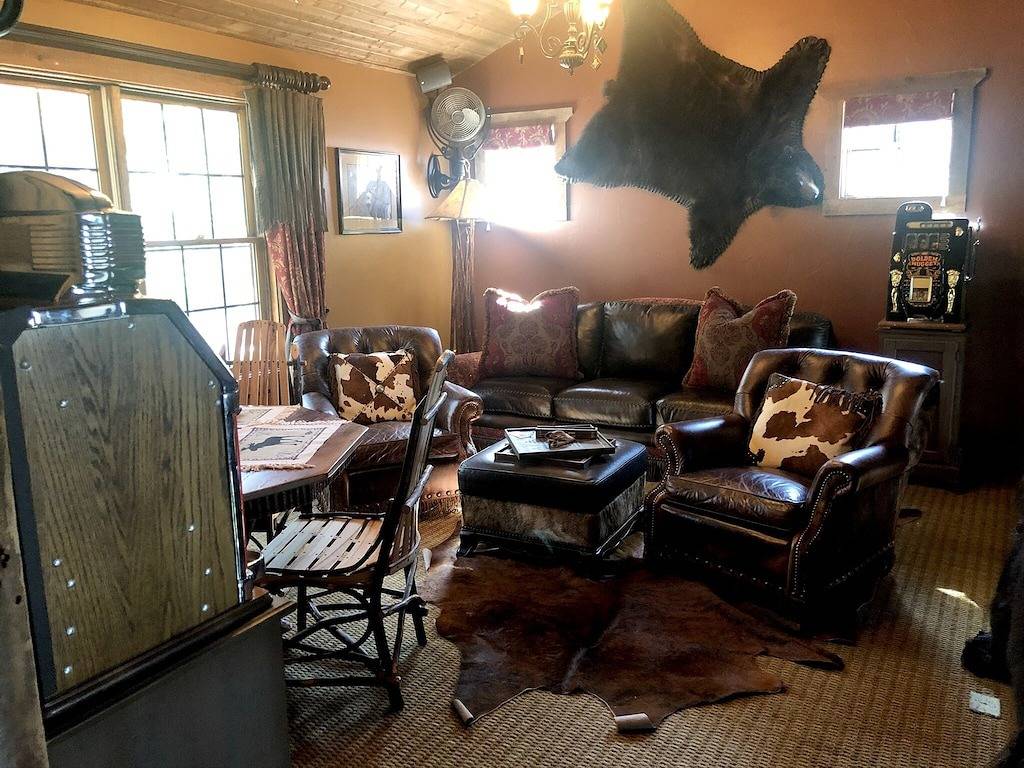 Luxury Summer Getaway-Abgeschieden, in der Nähe des Sees, schöne Aussicht in Anaconda-Deer Lodge County, Deer Lodge County