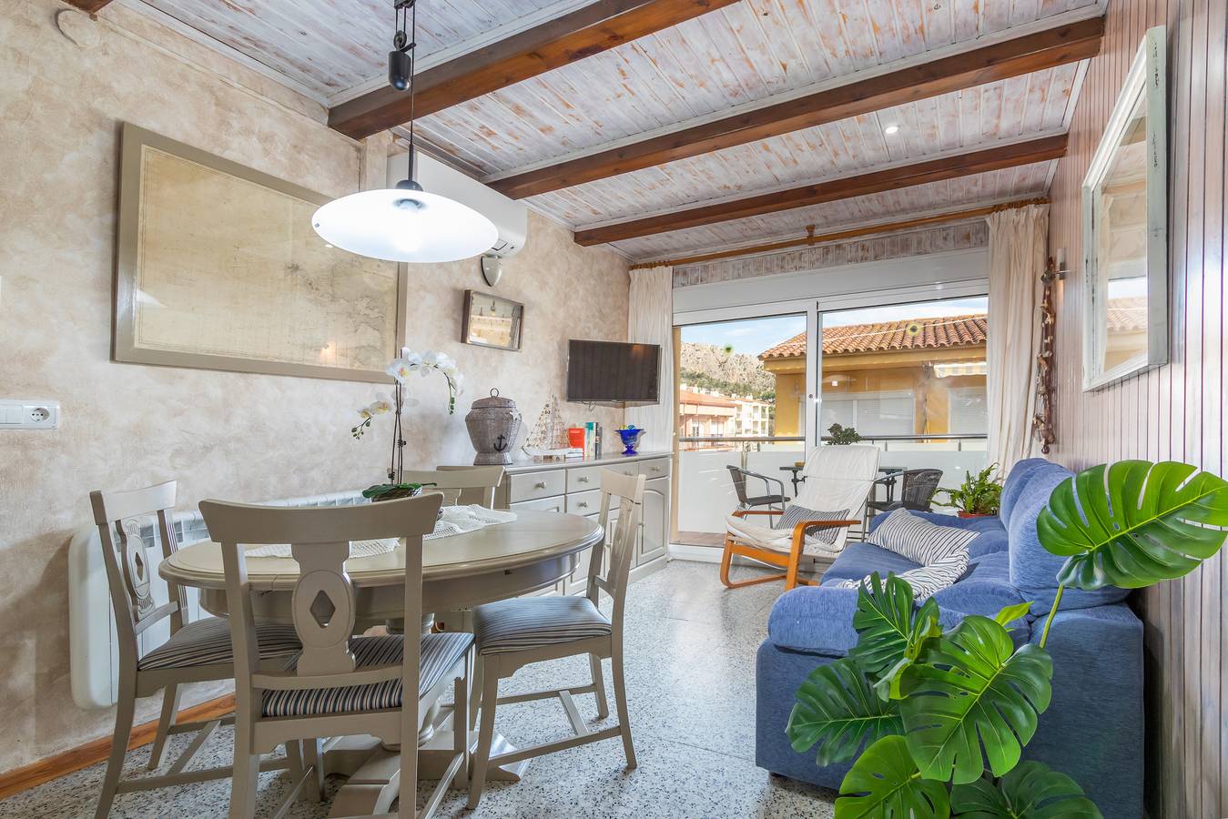 Apartamento entero, Apartamento vacacional 'Noenil' con piscina y Wi-Fi in Els Griells, Costa Brava