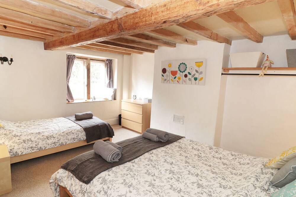 Holly Cottage, pet friendly, with open fire in Cromford in Cromford, Derbyshire
