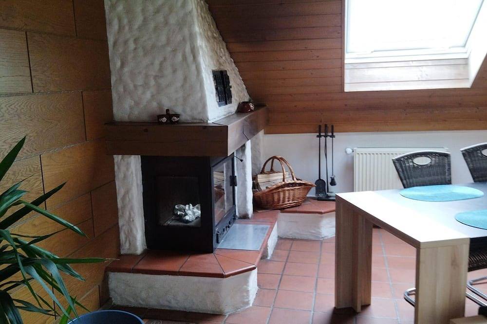 Ganze Wohnung, Schöne Atelierferienwohnung mit Balkon a. d. Donau in Winzer, Bayerisches Donautal