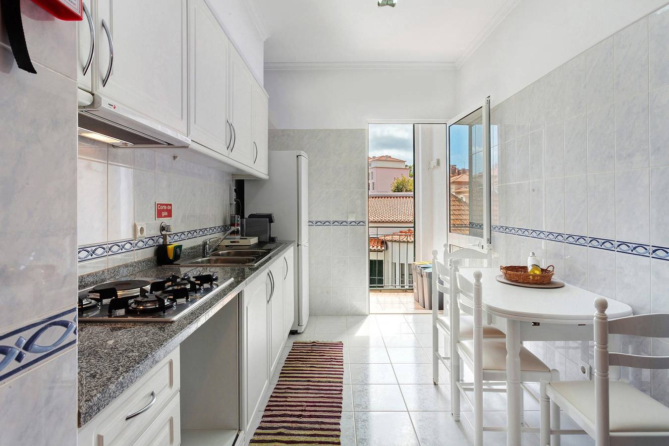 Apartamento inteiro, Apartamento 'Paradise Dream' com Varanda e Wi-Fi in Caniço (Santa Cruz), Madeira