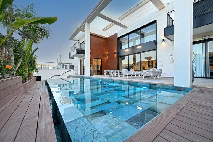 Chalet para 14 personas, con jacuzzi además de jardín y piscina - 1