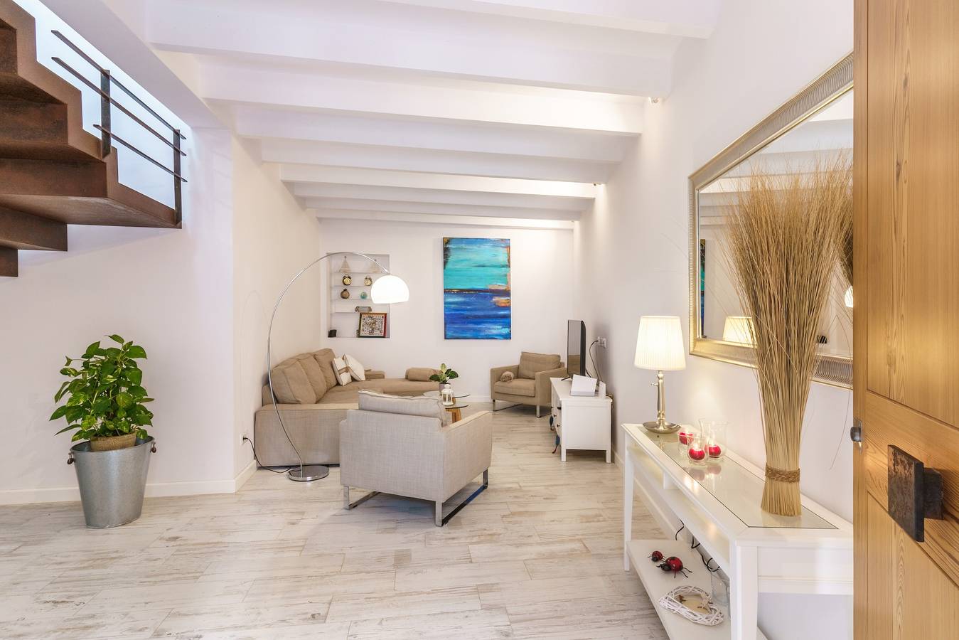 Casa de férias 'Es Raco' com vista para a montanha, jacuzzi, Wi-Fi, ar condicionado e terraços in Costitx, Maiorca Centro