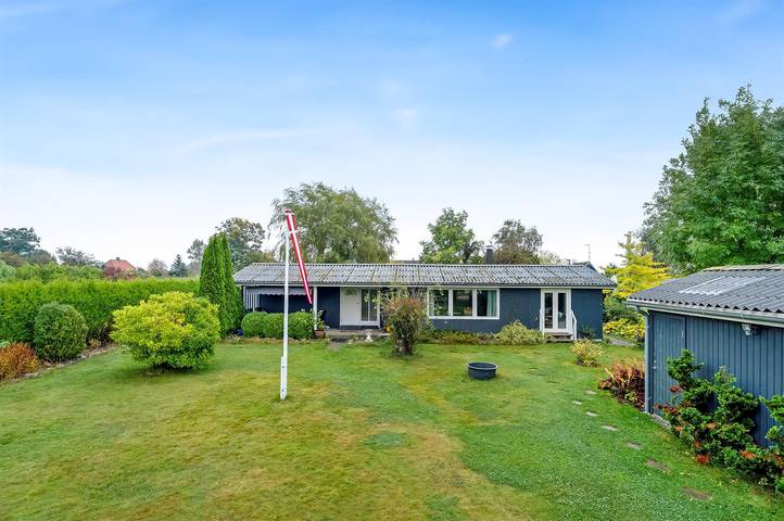 Ferieudlejning for 6 personer, med have og terrasse i Faxe Ladeplads