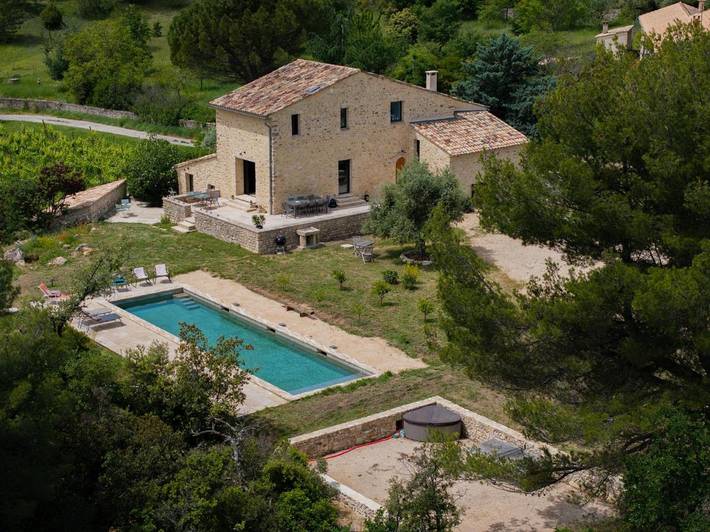 Chambre d’hôte pour 2 personnes, avec piscine ainsi que vue et jardin