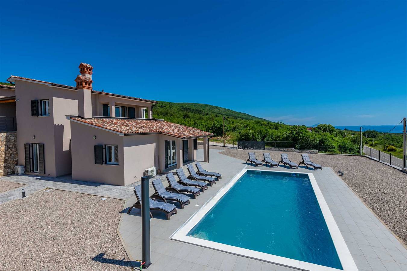 Villa Ema, eine wunderschöne Villa nur wenige Minuten vom Meer entfernt in Raša, Ostküste Istrien
