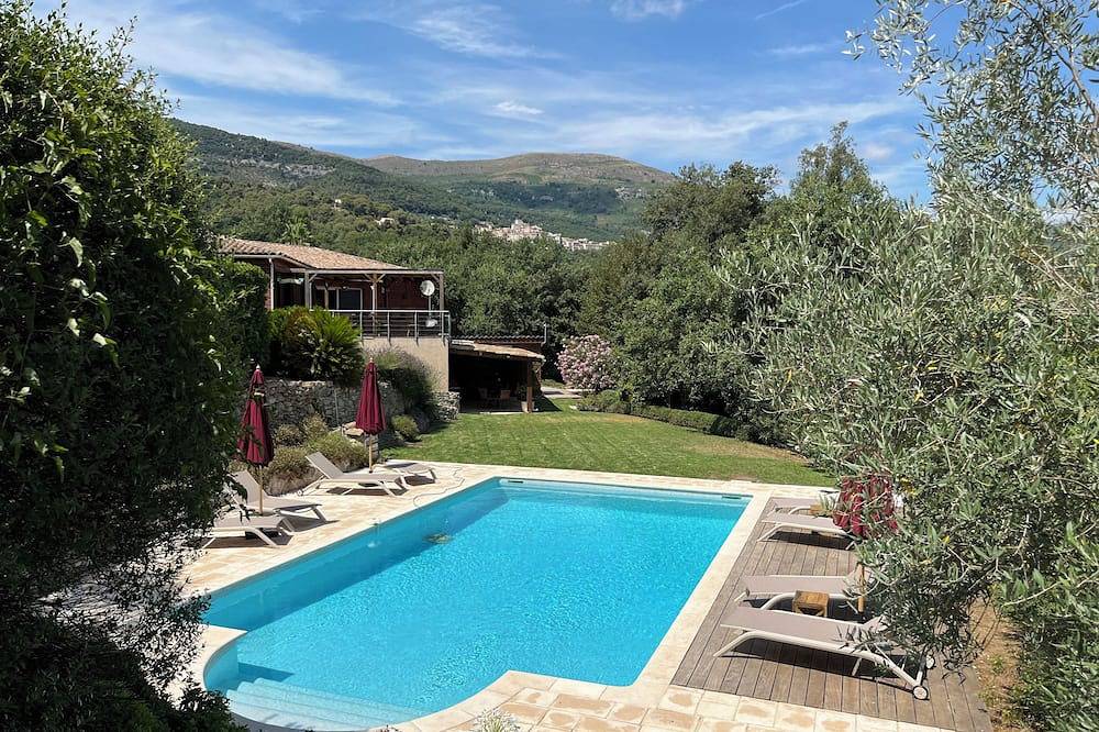Prachtige houten huis met zwembad en jacuzzi in Tourrettes-sur-Loup, Cannes regio