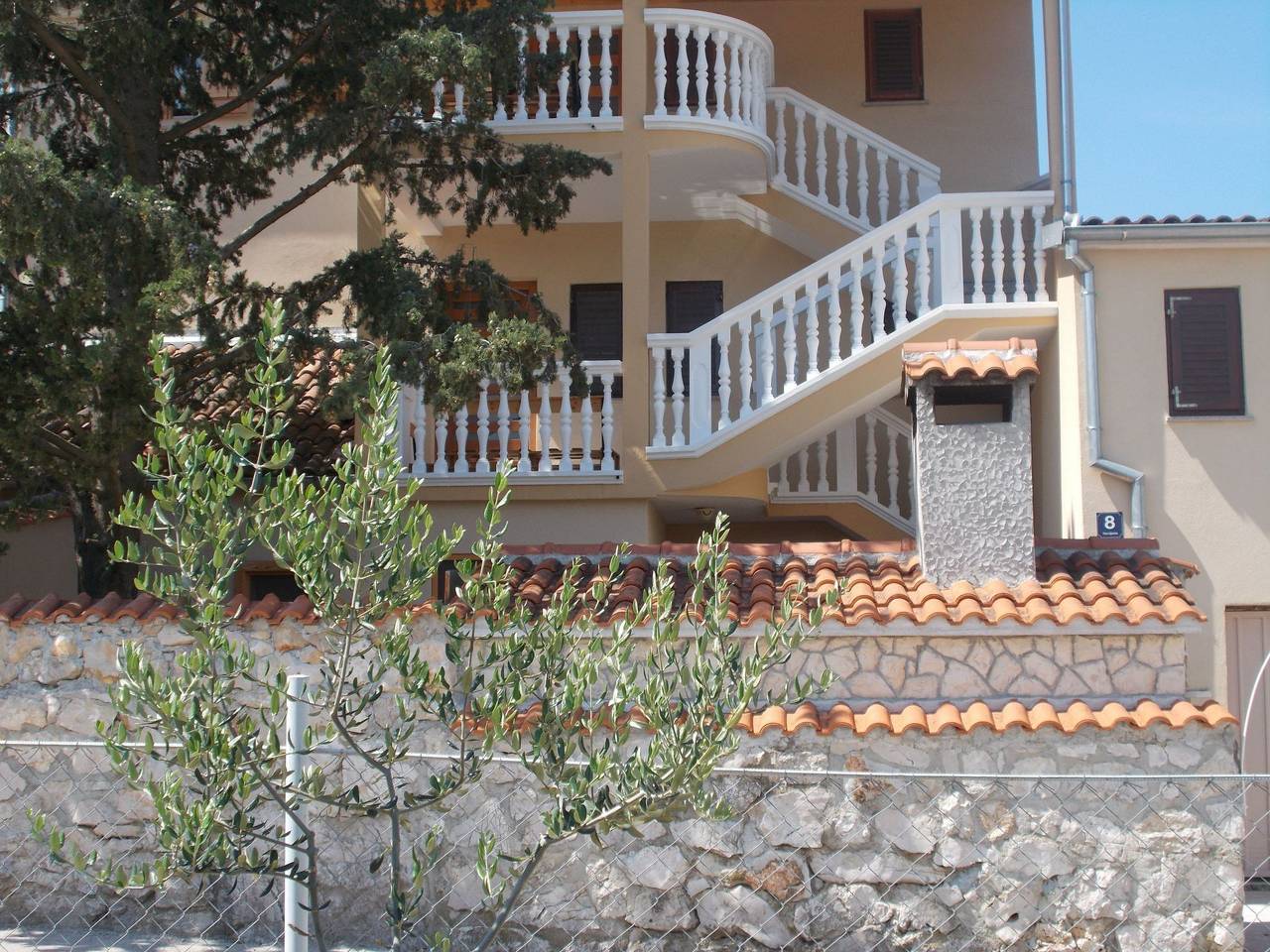 Ganze Wohnung, Appartement Maksan im 2. Stock mit einer Terrasse in Pakostane, Zadar