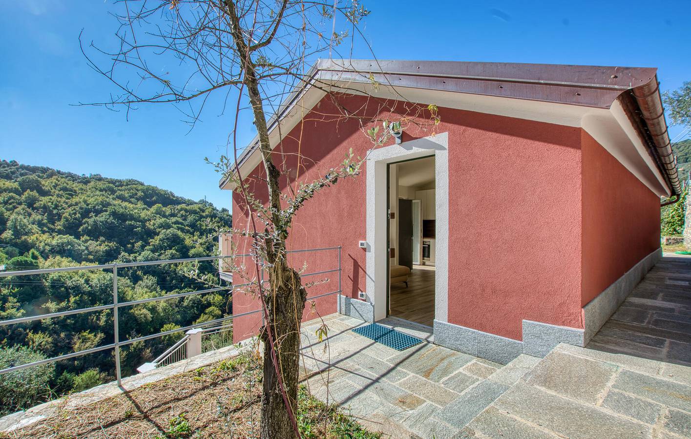 Ganze Ferienwohnung, Gemütliches Apartment am Strand mit Parkplatz & WiFi in Recco, Riviera di Levante