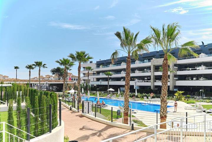 Apartamento para 6 personas, con sauna y piscina además de jacuzzi y balcón en Playa Flamenca