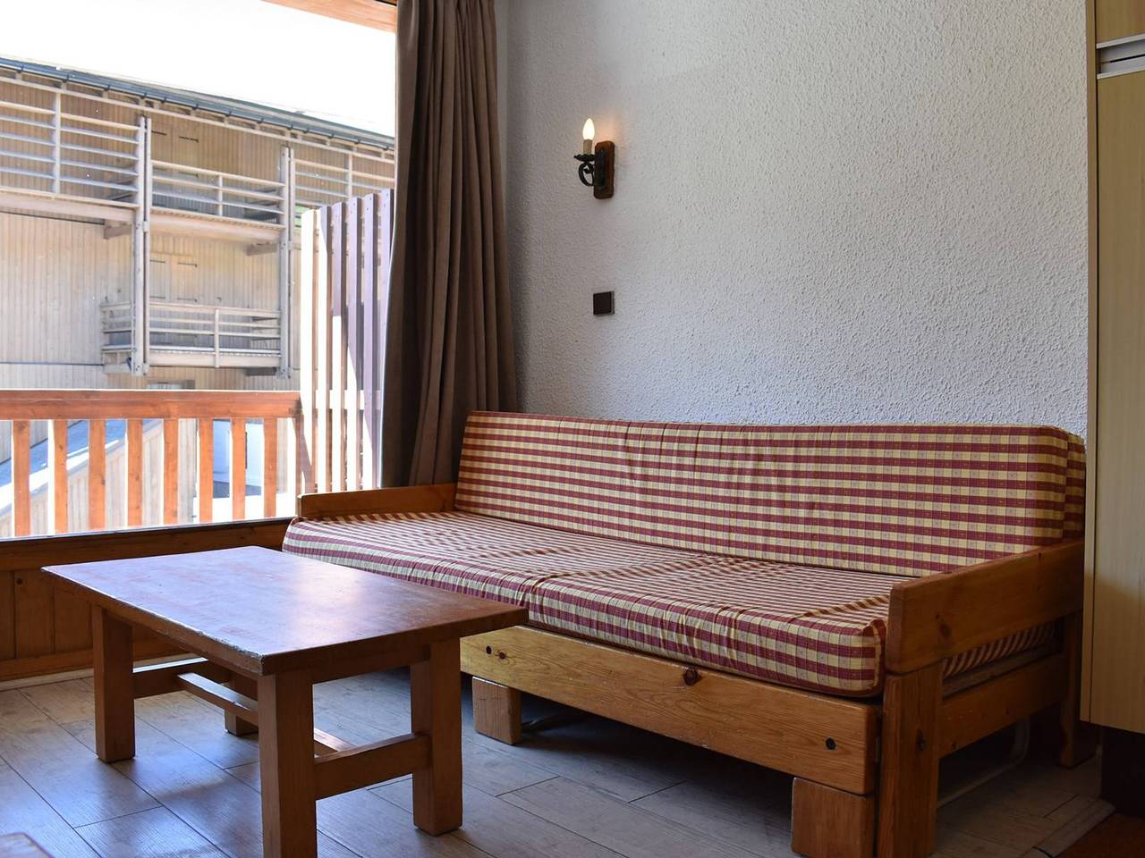 Entire apartment, Cozy 2-Room Apartment for 4, Near Slopes and Shops, Free Shuttle, Meribel in Les Allues, Les Trois Vallées