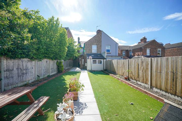 Peaceful 4-Bed Home in Aylesbury in Aylesbury, Buckinghamshire