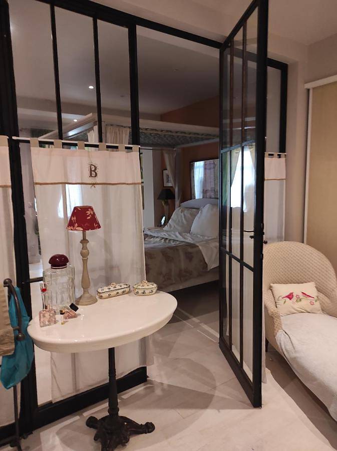 Double Room with Private Bathroom in Bergerac, Périgord Pourpre