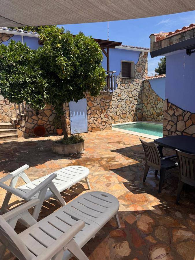 Casa de vacaciones para 7 personas, con vistas además de piscina y jardín - 1