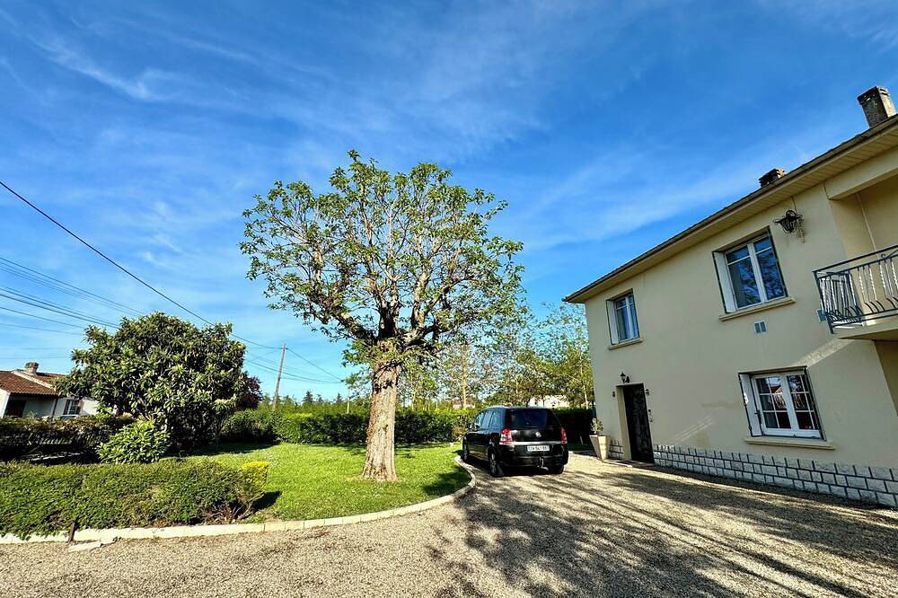Apartamento entero, Very cosy comfortable 3 bedrooms near bars and restaurants villages médiéval  in Allez-et-Cazeneuve, Región de Villeneuve-sur-Lot